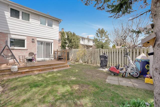 522 Lana Terr, House semidetached with 3 bedrooms, 3 bathrooms and 4 parking in Mississauga ON | Image 7