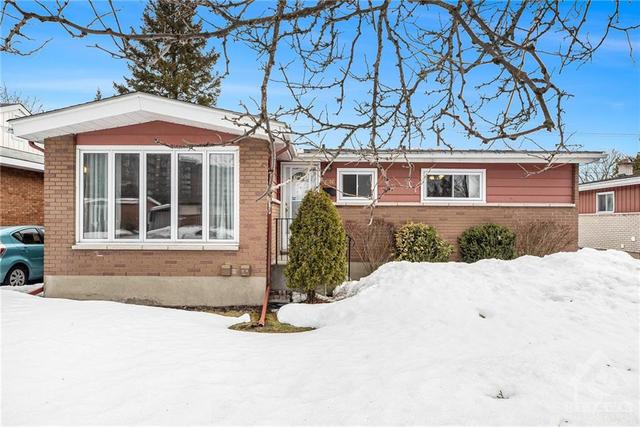 1016 Connery Avenue, House detached with 4 bedrooms, 2 bathrooms and 4 parking in Ottawa ON | Image 1