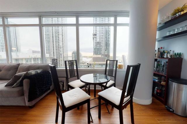 919 - 4k Spadina Ave, Condo with 2 bedrooms, 2 bathrooms and 1 parking in Toronto ON | Image 4