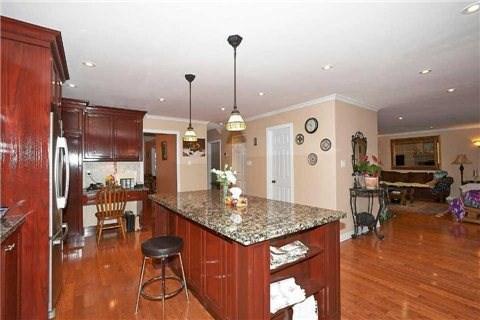 356 Karen Park Cres, House detached with 3 bedrooms, 2 bathrooms and 4 parking in Mississauga ON | Image 4