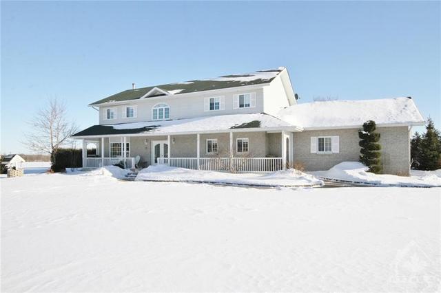 6748 Fallowfield Road, House detached with 3 bedrooms, 3 bathrooms and 20 parking in Ottawa ON | Image 3