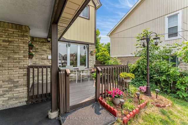 22 Fanshawe Dr, House attached with 3 bedrooms, 3 bathrooms and 3 parking in Brampton ON | Image 12