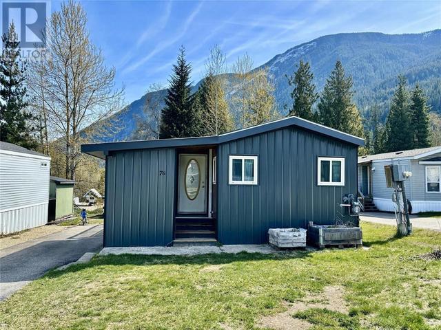 76 - 76 Johnson Way, House detached with 2 bedrooms, 1 bathrooms and 3 parking in Revelstoke BC | Image 2