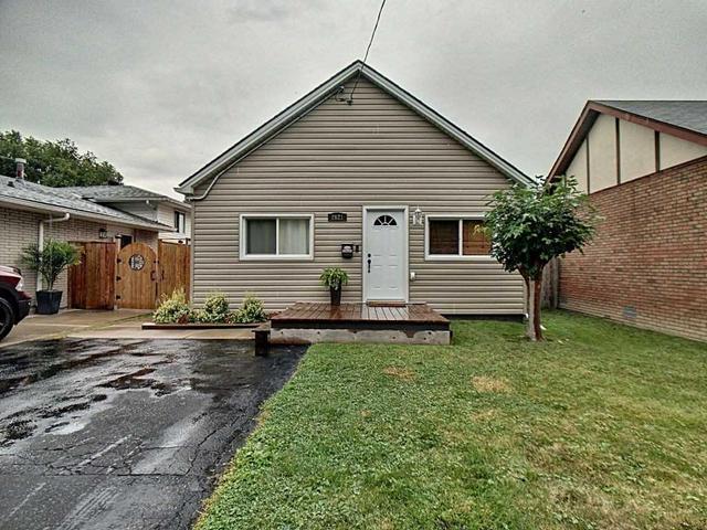 2621 Lloyd George Blvd, House detached with 2 bedrooms, 1 bathrooms and 5 parking in Windsor ON | Image 1
