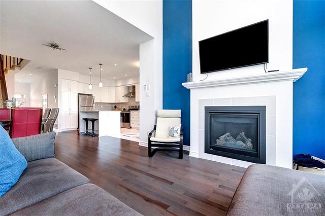 701 Putney Crescent, Townhouse with 3 bedrooms, 3 bathrooms and 2 parking in Ottawa ON | Image 7