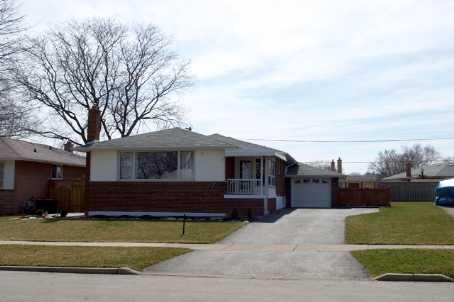 7 Bethwin Pl, House detached with 3 bedrooms, 2 bathrooms and 4 parking in Toronto ON | Image 1