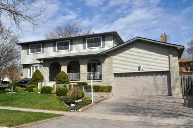 2125 Cartier Cres, House detached with 4 bedrooms, 3 bathrooms and 2 parking in Burlington ON | Image 1