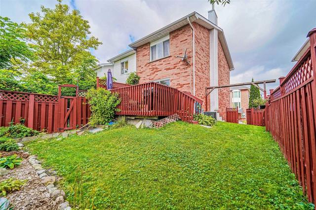 75 William Curtis Circ, Townhouse with 3 bedrooms, 2 bathrooms and 3 parking in Newmarket ON | Image 8
