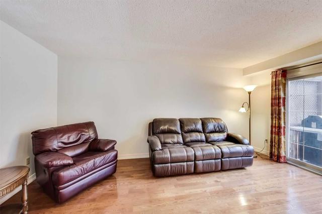 63 Esther Cres, House detached with 4 bedrooms, 4 bathrooms and 5 parking in Vaughan ON | Image 7