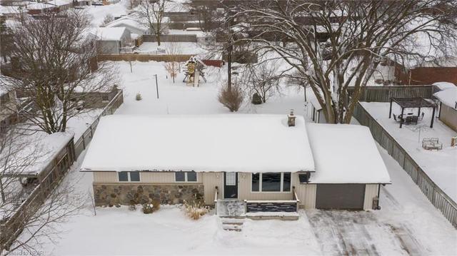 20 Sherwood Crescent, House detached with 3 bedrooms, 1 bathrooms and 5 parking in South Huron ON | Image 2