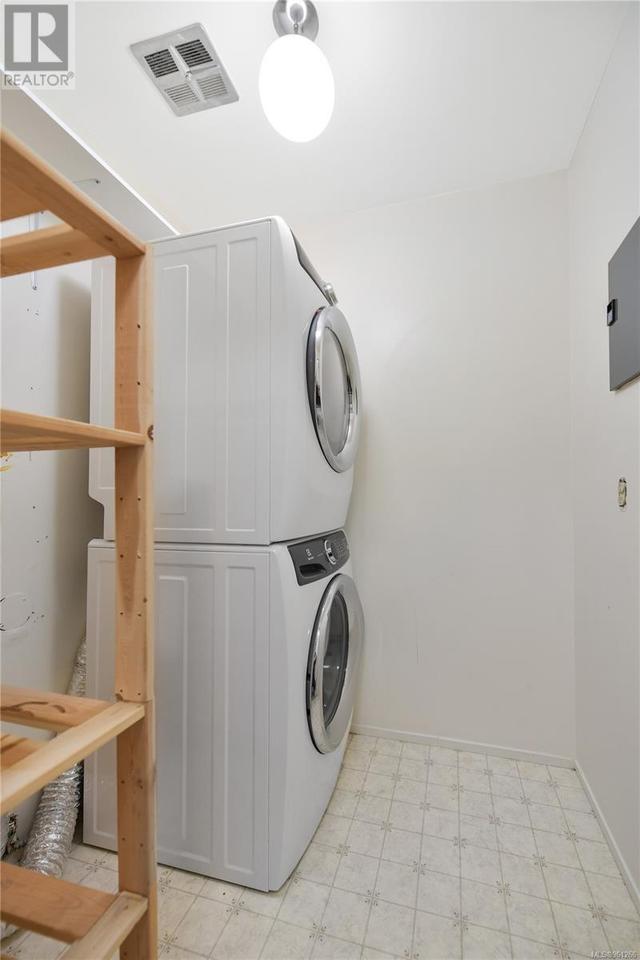 Laundry Room | Image 14