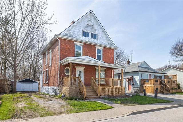 94 King Street, House detached with 6 bedrooms, 2 bathrooms and 4 parking in Port Colborne ON | Image 12