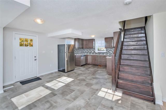 28 Burgetz Ave, House detached with 3 bedrooms, 3 bathrooms and 5 parking in Kitchener ON | Image 6