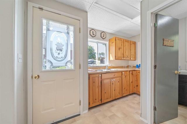 4 Raby St, House detached with 3 bedrooms, 1 bathrooms and 4 parking in Kawartha Lakes ON | Image 5