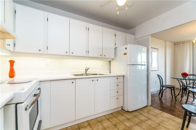 1002 - 40 Homewood Ave, Condo with 2 bedrooms, 1 bathrooms and 1 parking in Toronto ON | Image 7