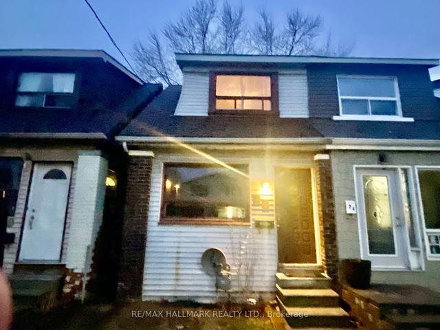 22 Kelvin Ave, House semidetached with 3 bedrooms, 3 bathrooms and 2 parking in Toronto ON | Image 6