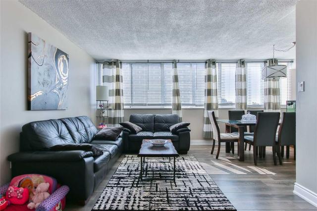1009 - 3590 Kaneff Cres, Condo with 2 bedrooms, 2 bathrooms and 2 parking in Mississauga ON | Image 3