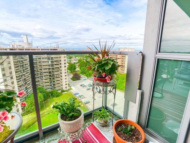 1405 - 1403 Royal York Rd, Condo with 2 bedrooms, 2 bathrooms and 1 parking in Toronto ON | Image 15