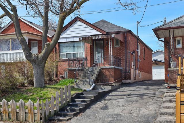 570 Blackthorn Ave, House detached with 2 bedrooms, 2 bathrooms and 3 parking in Toronto ON | Image 12