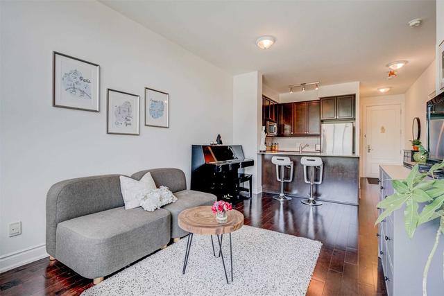 208 - 10 Bloorview Pl, Condo with 1 bedrooms, 1 bathrooms and 1 parking in Toronto ON | Image 2