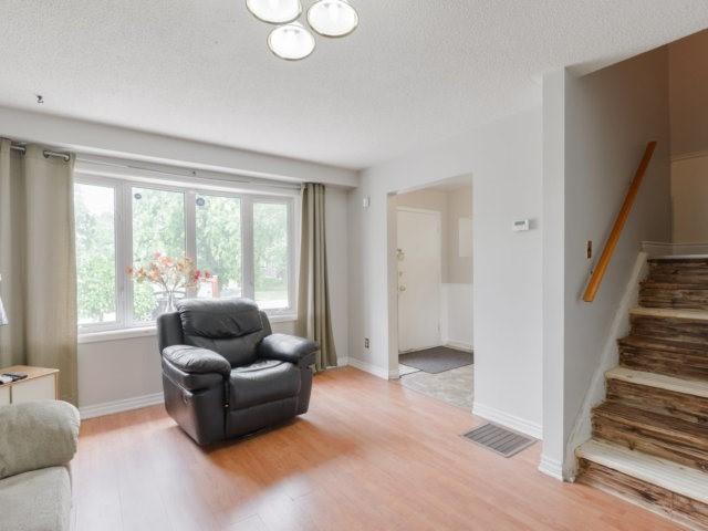 19 Bramhall Circ, House semidetached with 3 bedrooms, 2 bathrooms and 4 parking in Brampton ON | Image 5