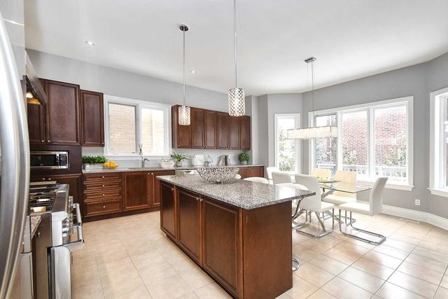 8 Hampton Park Cres, House detached with 6 bedrooms, 5 bathrooms and 2 parking in Toronto ON | Image 3
