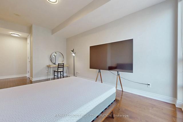 4202 - 761 Bay St, Condo with 2 bedrooms, 3 bathrooms and 1 parking in Toronto ON | Image 9