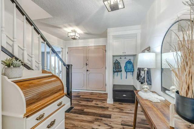 383 Silvergrove Drive Nw, House detached with 4 bedrooms, 4 bathrooms and 4 parking in Calgary AB | Image 2