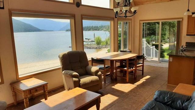 3268 Highway 3a, House detached with 2 bedrooms, 1 bathrooms and 10 parking in Central Kootenay F BC | Image 3