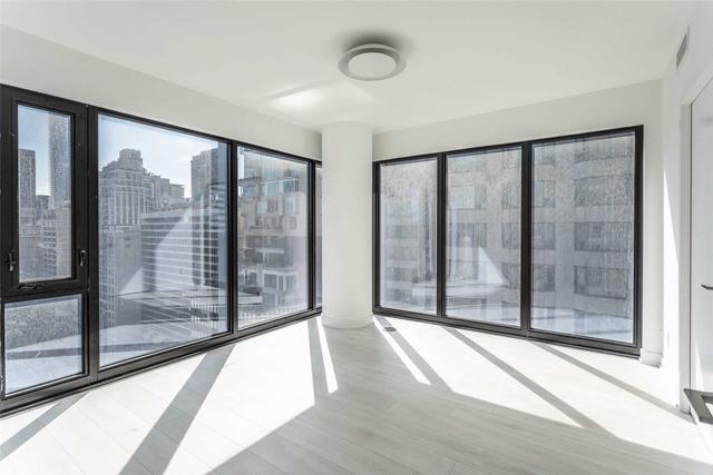 2404 - 188 Cumberland St, Condo with 2 bedrooms, 2 bathrooms and 1 parking in Toronto ON | Image 3