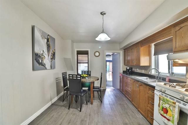 63 Shirley St, House attached with 3 bedrooms, 2 bathrooms and 0 parking in Toronto ON | Image 7