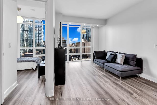 1701 - 825 Church St, Condo with 2 bedrooms, 2 bathrooms and 0 parking in Toronto ON | Image 2