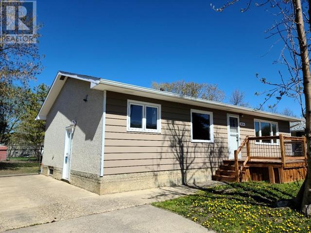 8114 96 Street, House detached with 4 bedrooms, 2 bathrooms and 3 parking in Peace River AB | Card Image