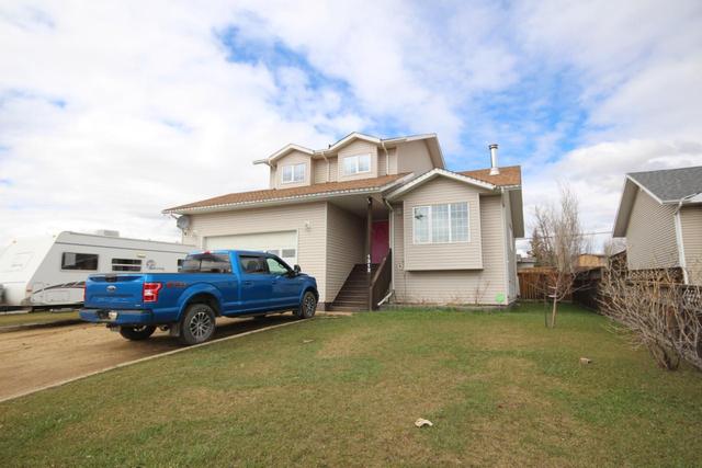 1312 96 Avenue, House detached with 4 bedrooms, 3 bathrooms and 2 parking in Dawson Creek BC | Card Image