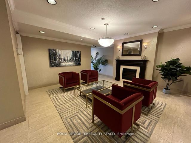 510 - 250 Scarlett Rd, Condo with 3 bedrooms, 2 bathrooms and 1 parking in Toronto ON | Image 12
