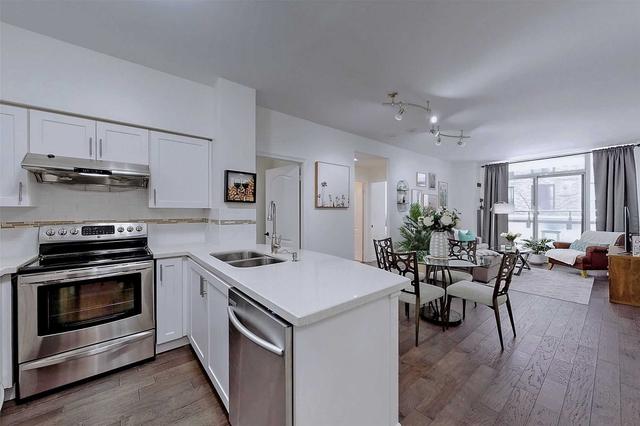 202 - 30 Hayden St, Condo with 2 bedrooms, 1 bathrooms and 1 parking in Toronto ON | Image 3