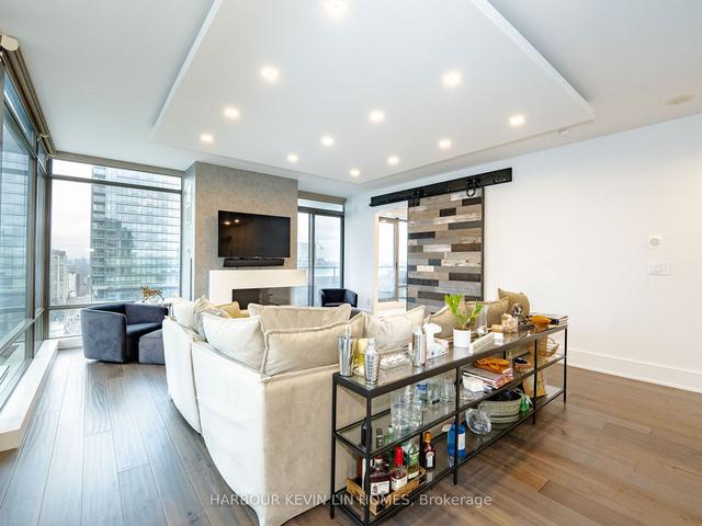 3003 - 18 Yorkville Ave, Condo with 2 bedrooms, 2 bathrooms and 1 parking in Toronto ON | Image 4