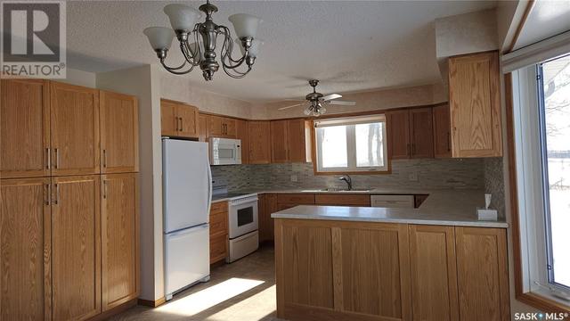 605 6th Avenue, House detached with 3 bedrooms, 3 bathrooms and null parking in Cudworth SK | Image 7