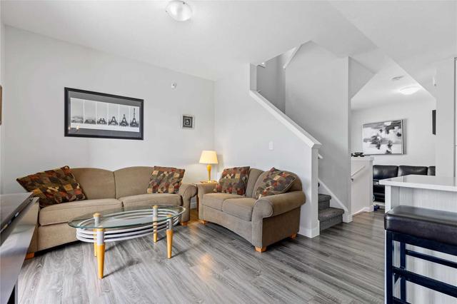 996 West Village Sq, Townhouse with 4 bedrooms, 3 bathrooms and 2 parking in London ON | Image 4