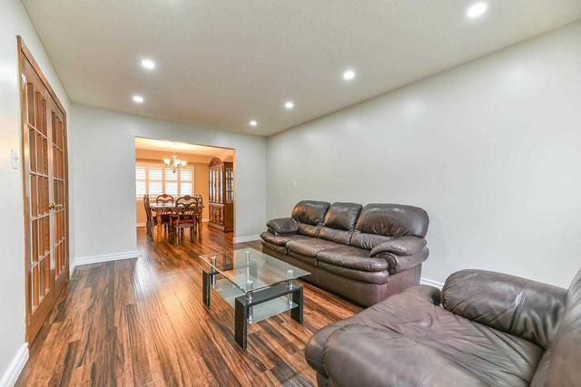 102 Jaffa Dr, House detached with 4 bedrooms, 4 bathrooms and 4 parking in Brampton ON | Image 38