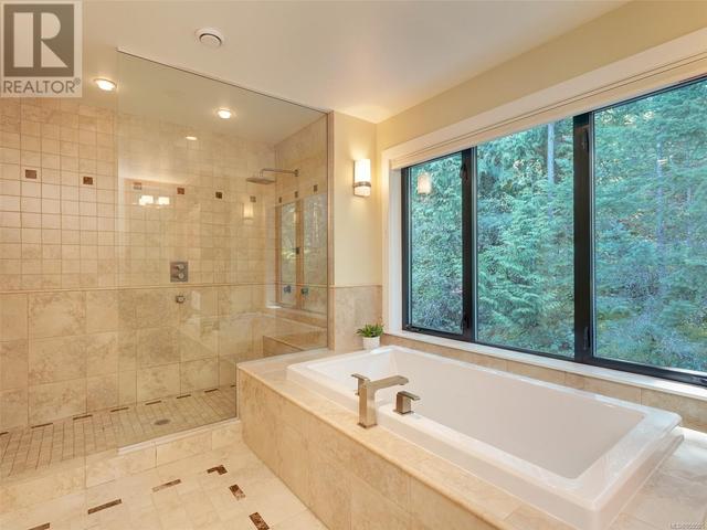 708 Bossi Pl, House detached with 4 bedrooms, 3 bathrooms and 4 parking in Saanich BC | Image 27