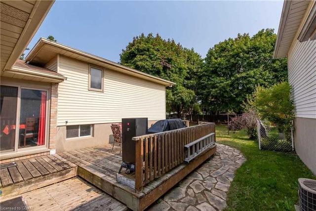 35 Nelson Ave, House detached with 3 bedrooms, 2 bathrooms and 5 parking in Kitchener ON | Image 4