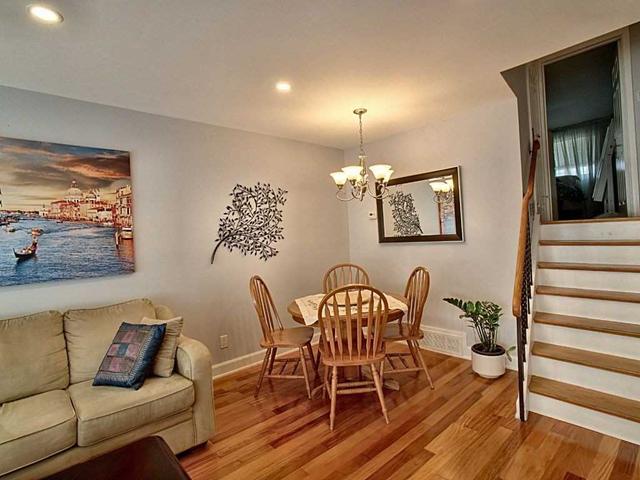 28 Kanarick Cres, House semidetached with 2 bedrooms, 2 bathrooms and 5 parking in Toronto ON | Image 13