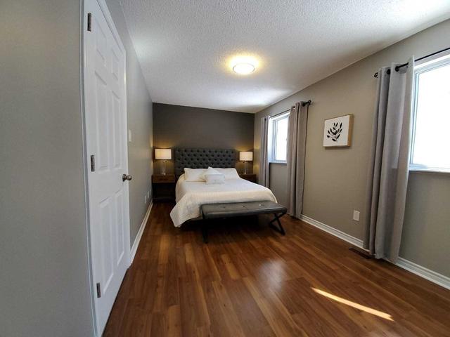 602 Gibney Cres, Townhouse with 3 bedrooms, 2 bathrooms and 2 parking in Newmarket ON | Image 5