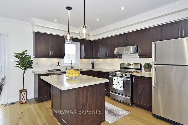 112 Royal Appian Cres, House attached with 3 bedrooms, 4 bathrooms and 5 parking in Vaughan ON | Image 5