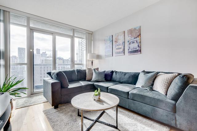2309 - 21 Carlton St, Condo with 1 bedrooms, 1 bathrooms and 0 parking in Toronto ON | Image 2