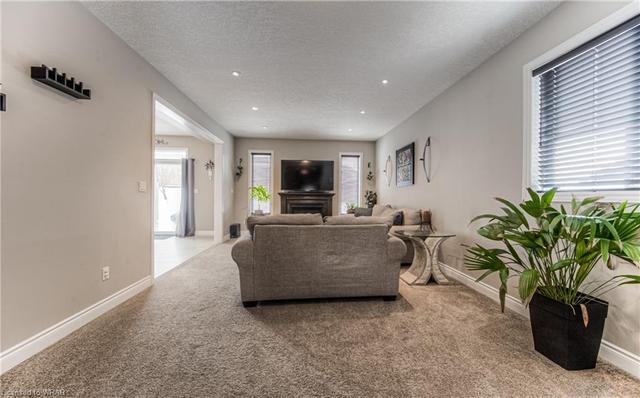 323 Thornhill Place, House detached with 3 bedrooms, 2 bathrooms and 6 parking in Waterloo ON | Image 4