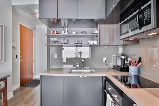 418 - 111 St Clair Ave W, Condo with 1 bedrooms, 2 bathrooms and 0 parking in Toronto ON | Image 2