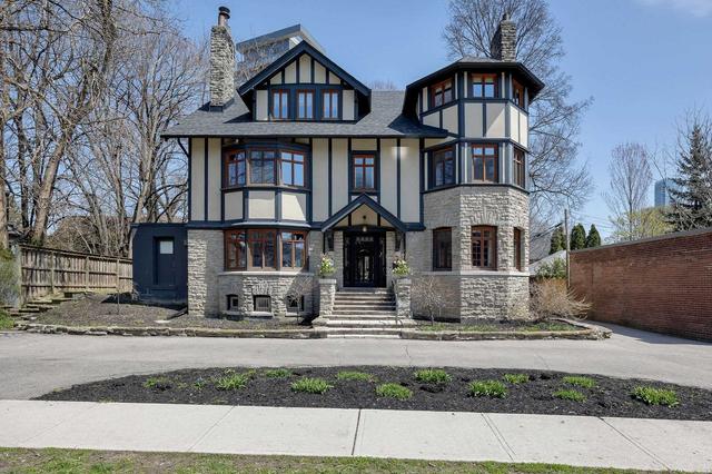 101 Admiral Rd, House detached with 8 bedrooms, 6 bathrooms and 10 parking in Toronto ON | Card Image