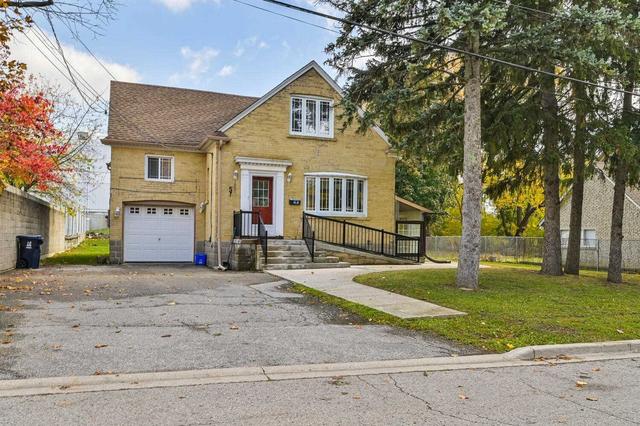 5 Lamont Ave, House detached with 3 bedrooms, 2 bathrooms and 8 parking in Toronto ON | Image 3